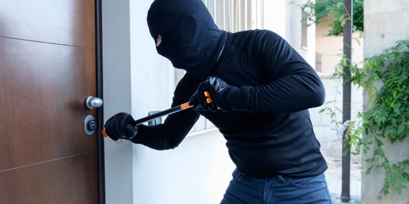 بهترین روش افزایش امنیت درب منزل 1 روش افزایش امنیت درب های منزل