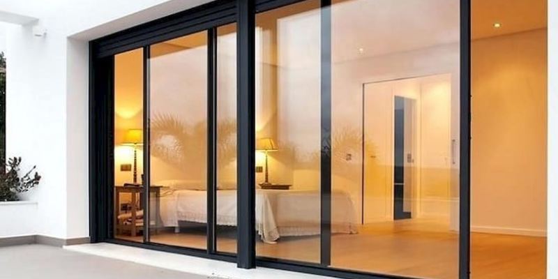 بلاگ 23 بررسی کارایی درب های شیشهای در کنترل نفوذ گرما و رطوبت