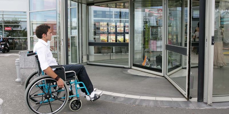 استفاده از درب اتوماتیک برای افراد معلول